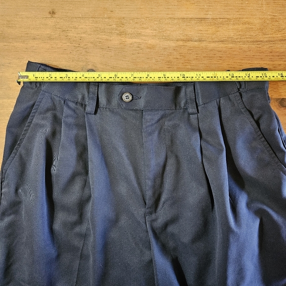 Izod X.F.G. Pleated Golf Shorts Navy Size 32 - Picture 6 of 7